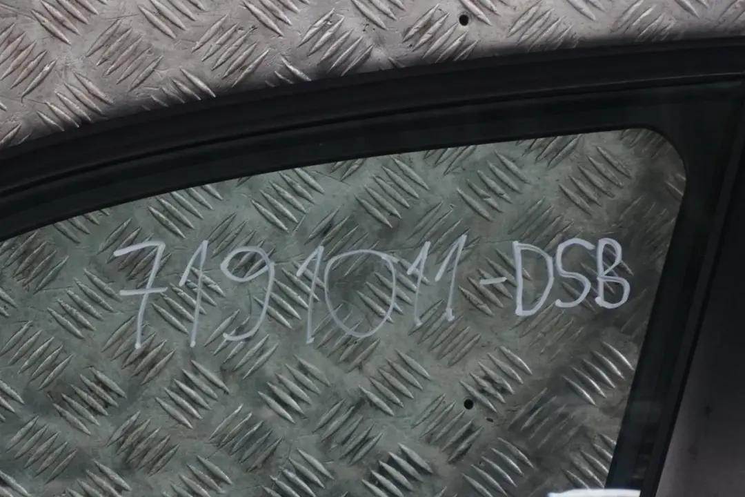 Fahrerseite Tür Vorne Links Tiefseeblau Blau Metallic - A76 für BMW 1 er E87 mit Teilenummer 7191011 BMW 1 er E87 Fahrerseite Tür Vorne Links Tiefseeblau Blau Metallic - A76 - SKU 7191011-DSB - Teilenummer 7191011