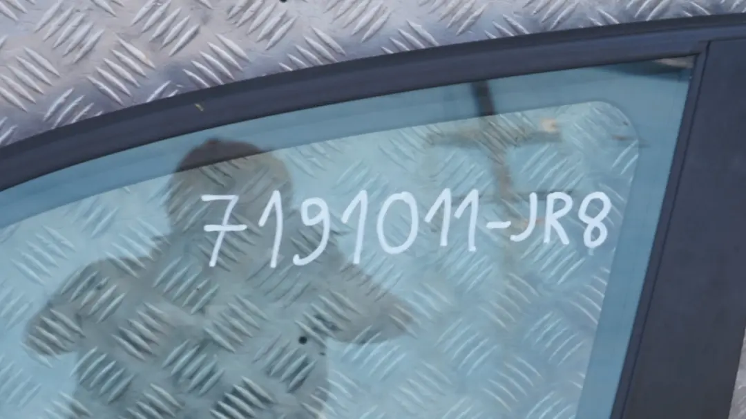 BMW 1 SERIES 8 E87 E87N LCi Door Front Left N/S Japanrot Japan Red Rot- 438 - SKU 7191011-JR8 - Part number 7191011