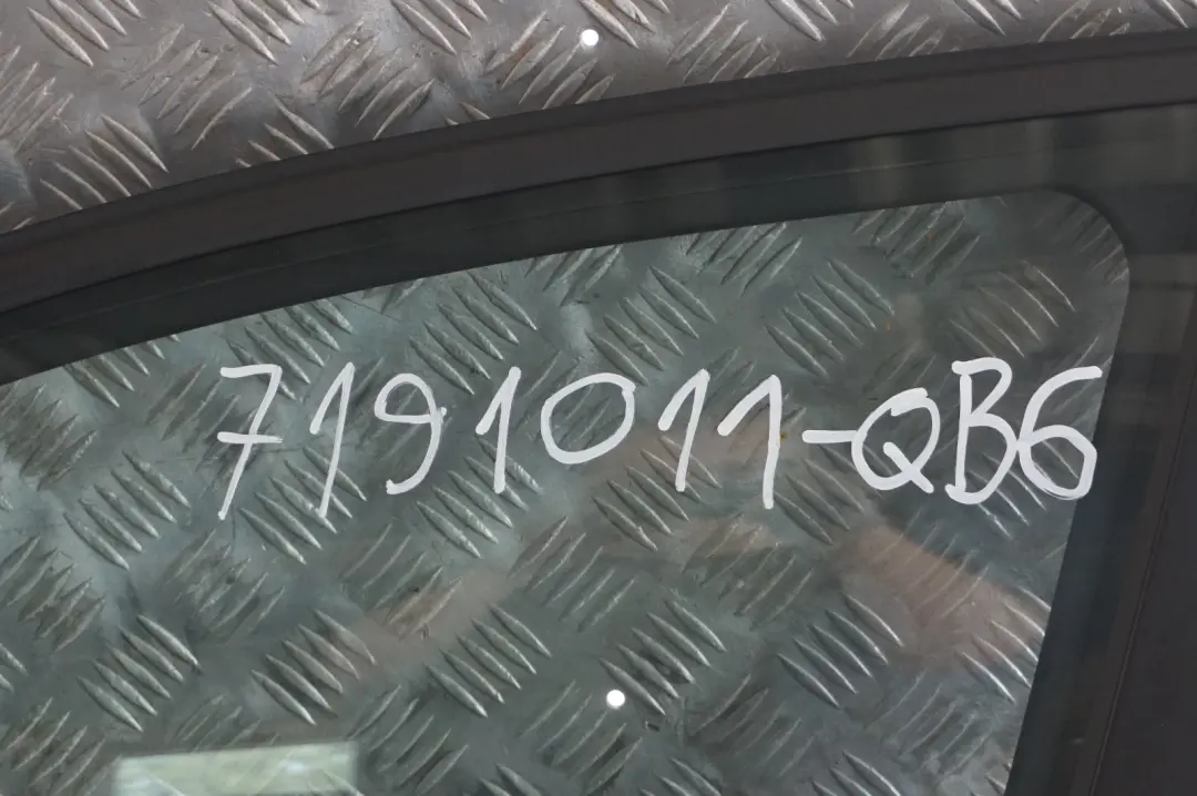 Door Front Left N/S Quarzblau Blue Metallic A18 to BMW 1 SERIES E87 E87N with Part number 7191011 BMW 1 SERIES E87 E87N Door Front Left N/S Quarzblau Blue Metallic A18 - SKU 7191011-QB6 - Part number 7191011