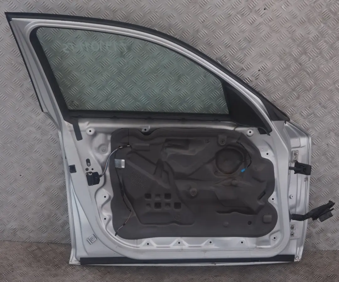 Door Front Left N/S Titansilber Silber Silver Metallic 354 to BMW 1 SERIES E87 E87N with Part number 7191011 BMW 1 SERIES E87 E87N Door Front Left N/S Titansilber Silber Silver Metallic 354 - SKU 7191011-TS - Part number 7191011