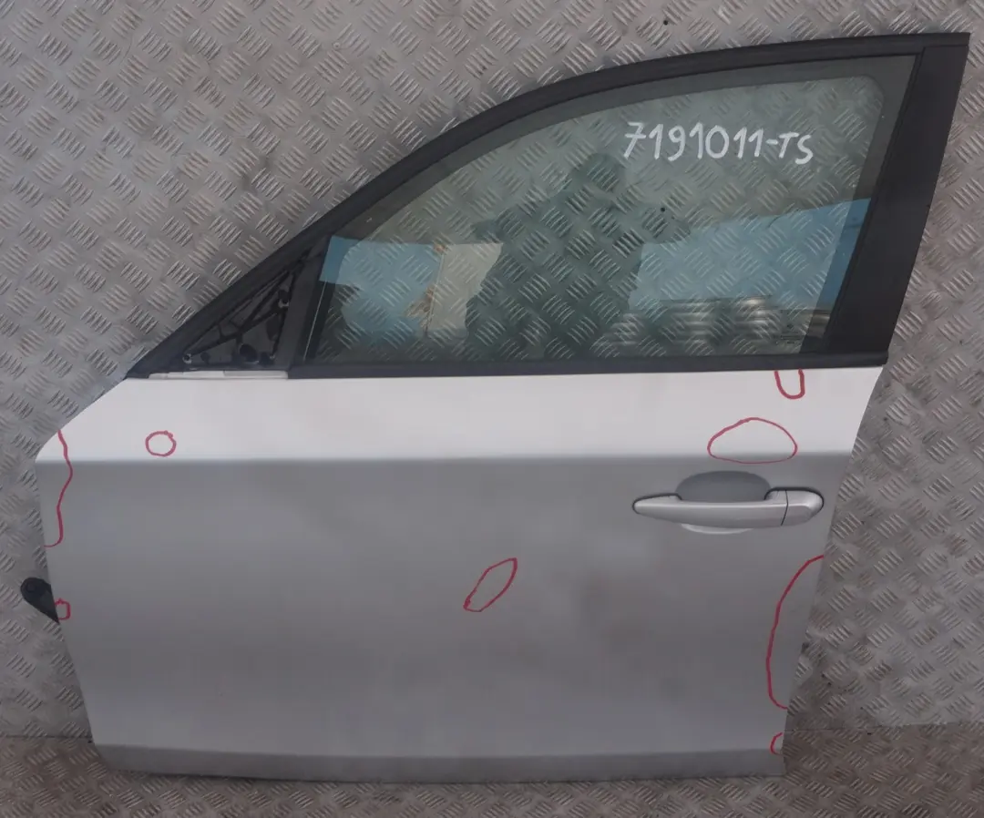 Cote Conducteur Porte avant Gauche Argent Titane Metallise pour BMW E87 LCI à propos du numéro de pièce 7191011 BMW E87 LCI Cote Conducteur Porte avant Gauche Argent Titane Metallise - SKU 7191011-TS - Numéro de pièce 7191011