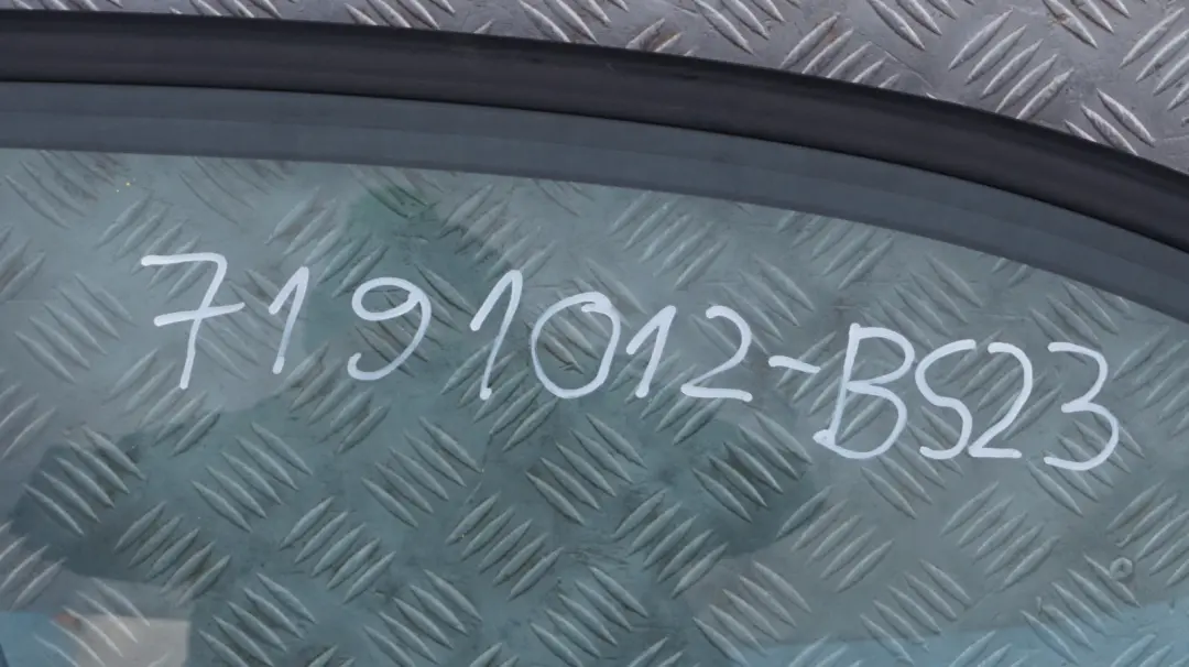 drzwi prawe przednie black saphire 475 do BMW 1 E87 o numerze 7191012 BMW 1 E87 drzwi prawe przednie black saphire 475 - SKU 7191012-BS23 - Numer Części 7191012