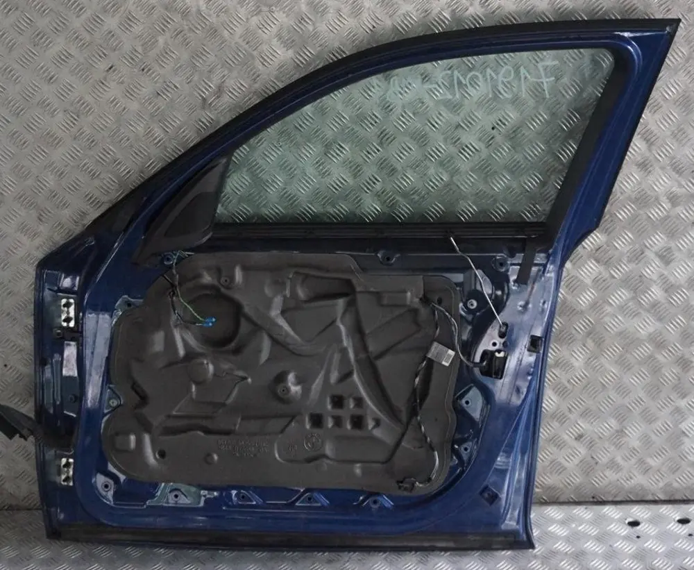 Droite le Mans Bleu Metallise 381 pour BMW E87 LCI Porte avant à propos du numéro de pièce 7191012 BMW E87 LCI Porte avant Droite le Mans Bleu Metallise 381 - SKU 7191012-LMB1 - Numéro de pièce 7191012