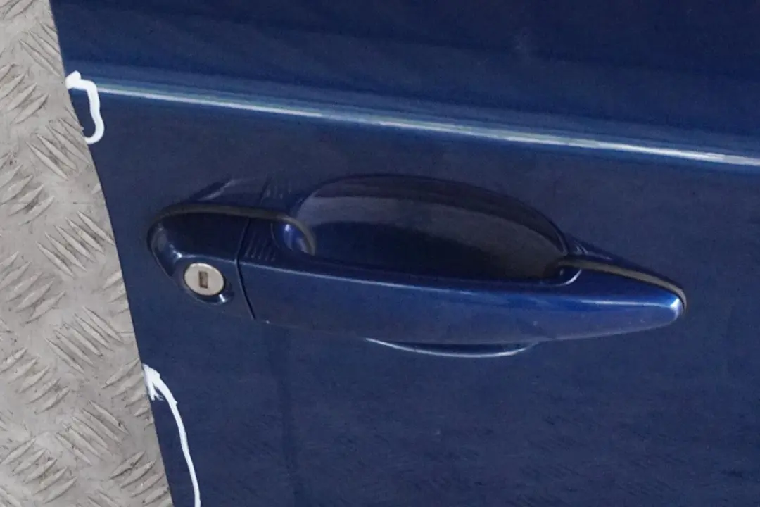 *BMW 1 er E87 LCI Tür Vorne Rechts Le Mans Blau Metallic 381 für mit Teilenummer 7191012 *BMW 1 er E87 LCI Tür Vorne Rechts Le Mans Blau Metallic 381 - SKU 7191012-LMB1 - Teilenummer 7191012