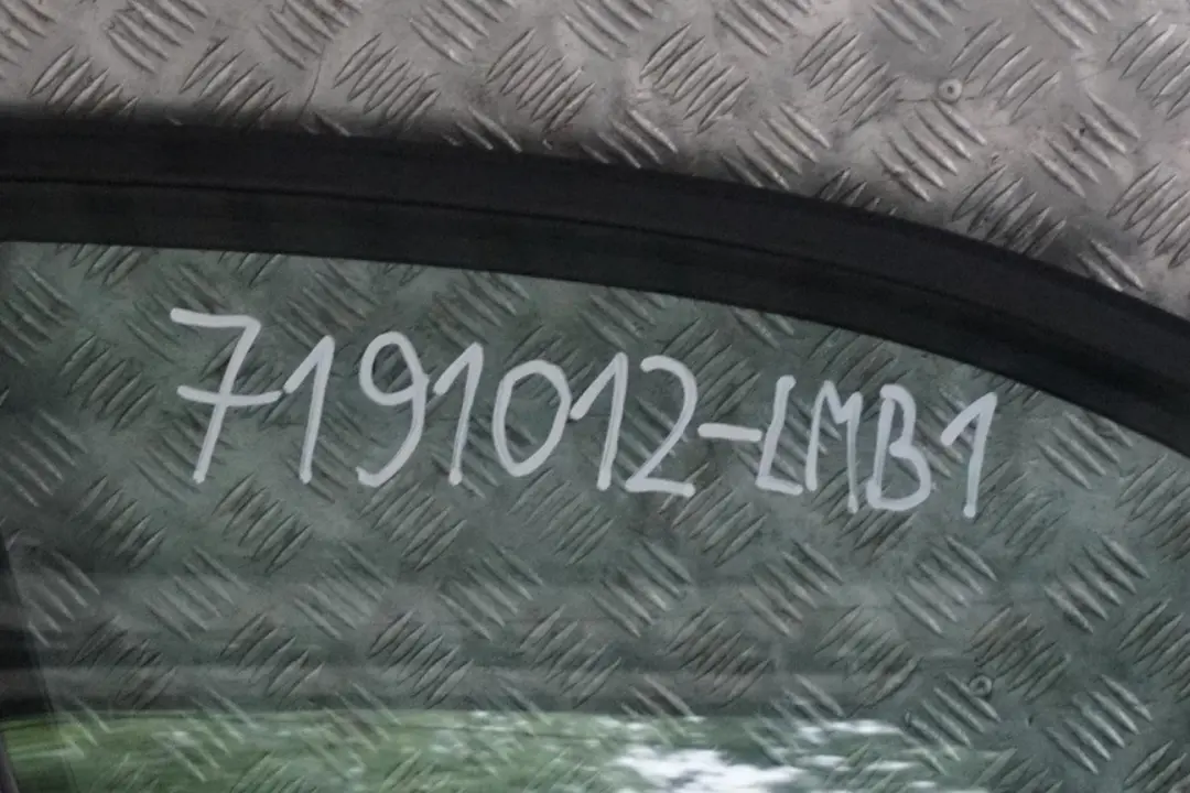 drzwi prawe przednie Le Mans Blau 381 do BMW 1 E87 o numerze 7191012 BMW 1 E87 drzwi prawe przednie Le Mans Blau 381 - SKU 7191012-LMB1 - Numer Części 7191012