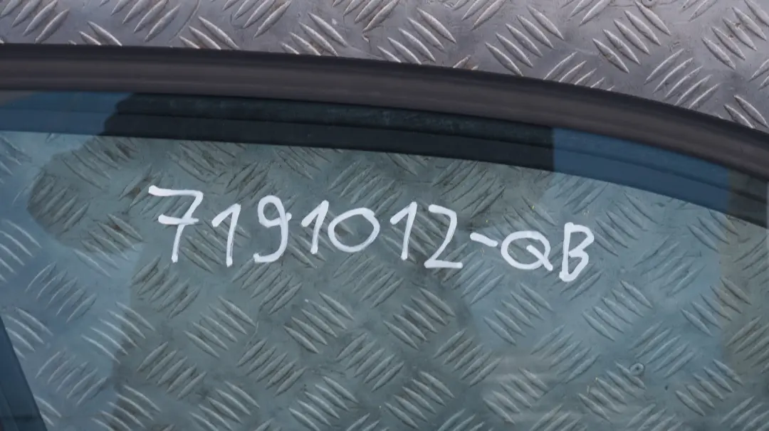 drzwi prawe przednie Quarzblau A18 do BMW 1 E87 o numerze 7191012 BMW 1 E87 drzwi prawe przednie Quarzblau A18 - SKU 7191012-QB - Numer Części 7191012