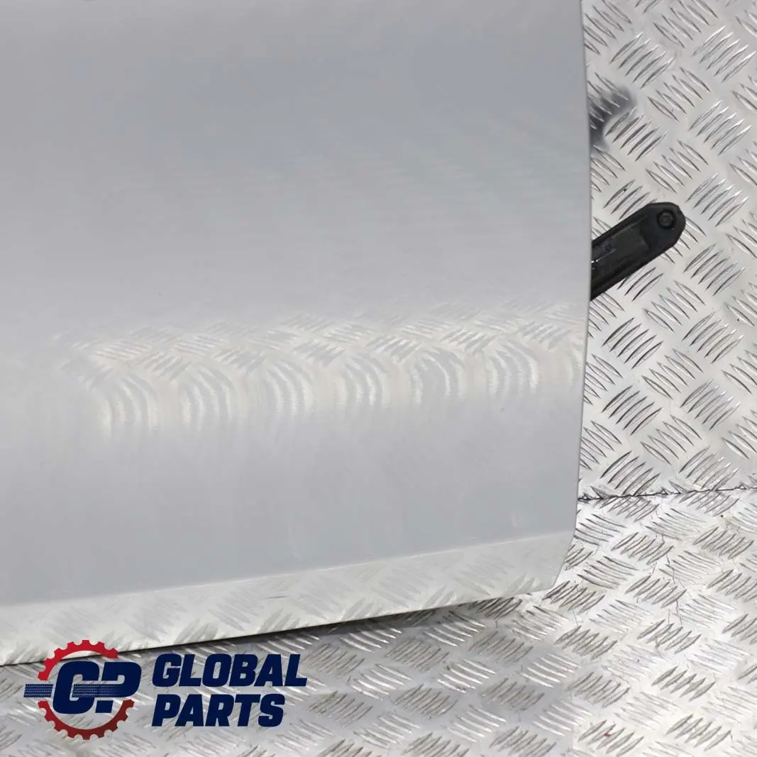 Porta anteriore destra Titansilber Argento Metallico per BMW E87 LCI con numero di parte 41517191012 BMW E87 LCI Porta anteriore destra Titansilber Argento Metallico - SKU 7191012-TS - Numero di parte 41517191012