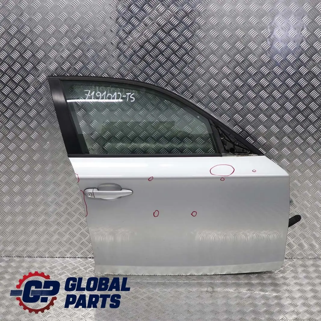 Porta anteriore destra Titansilber Argento Metallico per BMW E87 LCI con numero di parte 41517191012 BMW E87 LCI Porta anteriore destra Titansilber Argento Metallico - SKU 7191012-TS - Numero di parte 41517191012