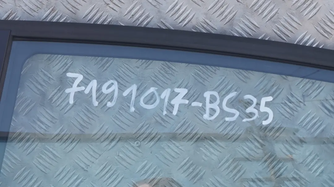 drzwi lewe tylne lewy tył black saphire do BMW E87 o numerze 7191017 BMW E87 drzwi lewe tylne lewy tył black saphire - SKU 7191017-BS35 - Numer Części 7191017