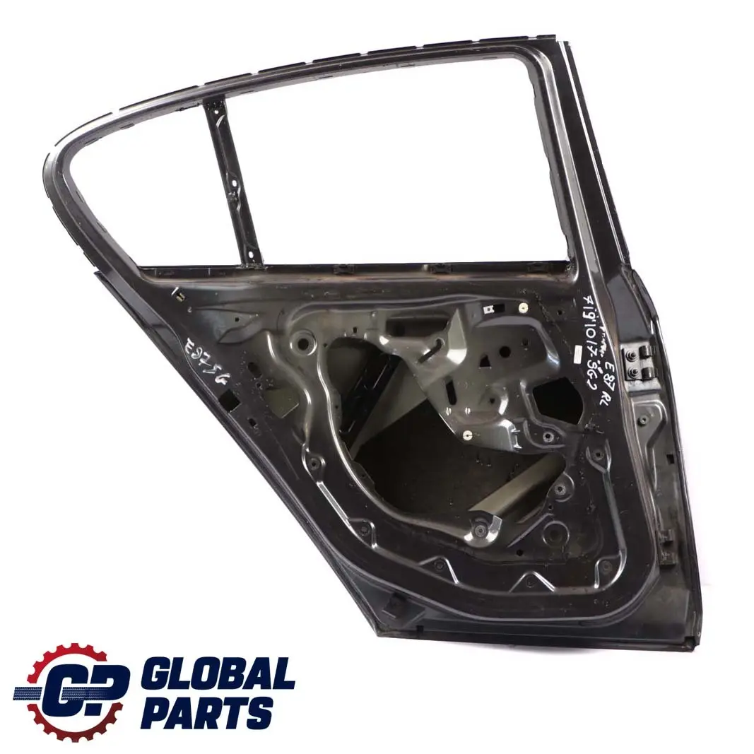 Fahrerseite Tür hinten links Sparkling Graphite Metallic für BMW 1 er E87 LCI mit Teilenummer 7191017 BMW 1 er E87 LCI Fahrerseite Tür hinten links Sparkling Graphite Metallic - SKU 7191017-SG2 - Teilenummer 7191017