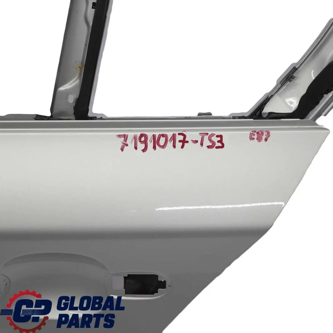Porta Posteriore Sinistra Titansilber Titan Silver Metallic - 354 per BMW E87 con numero di parte 7191017 BMW E87 Porta Posteriore Sinistra Titansilber Titan Silver Metallic - 354 - SKU 7191017-TS3 - Numero di parte 7191017