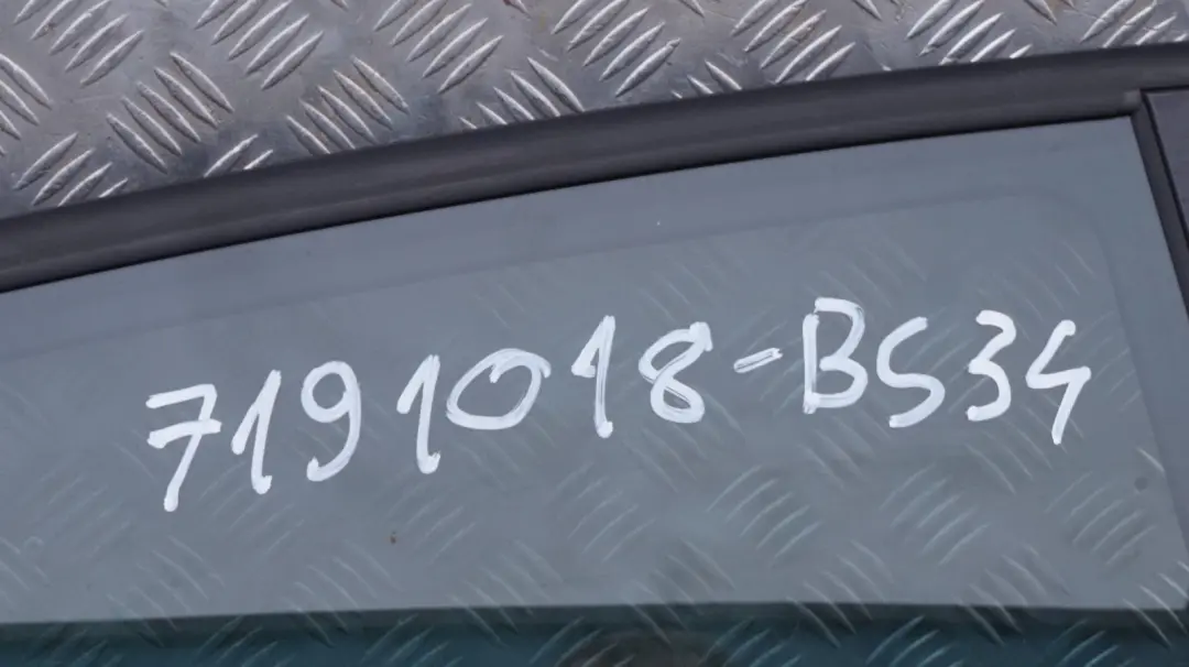 drzwi prawe tylne tył black saphire 475 do BMW 1 E87 o numerze 7191018 BMW 1 E87 drzwi prawe tylne tył black saphire 475 - SKU 7191018-BS34 - Numer Części 7191018