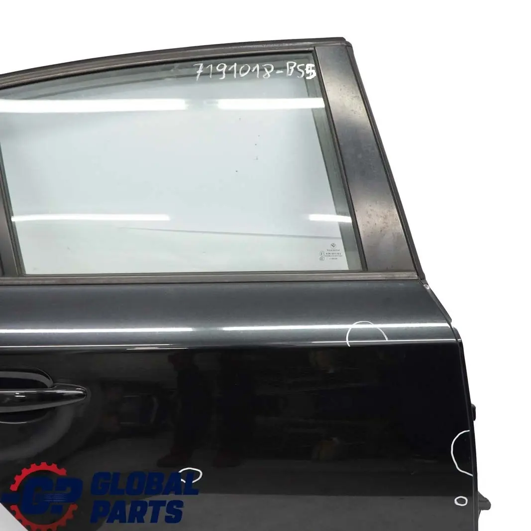 Puerta Trasera Derecha Zafiro Negro Metalizado - 475 para BMW E87 5 con número de pieza 7191018 BMW E87 5 Puerta Trasera Derecha Zafiro Negro Metalizado - 475 - SKU 7191018-BS5 - Número de pieza 7191018