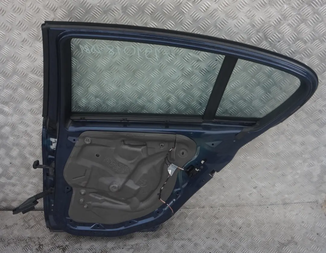 Door Rear Right O/S Tiefseeblau Deep Sea Blue Metallic A76 to BMW 1 SERIES 1 E87 E87N with Part number 7191018 BMW 1 SERIES 1 E87 E87N Door Rear Right O/S Tiefseeblau Deep Sea Blue Metallic A76 - SKU 7191018-DSB1 - Part number 7191018