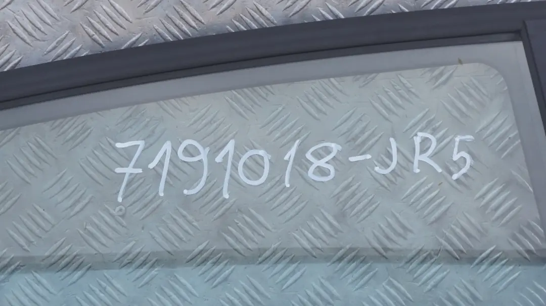 Door Rear Right O/S Japanrot Japan Rot Red - 438 to BMW 1 SERIES 5 E87 E87N with Part number 7191018 BMW 1 SERIES 5 E87 E87N Door Rear Right O/S Japanrot Japan Rot Red - 438 - SKU 7191018-JR5 - Part number 7191018