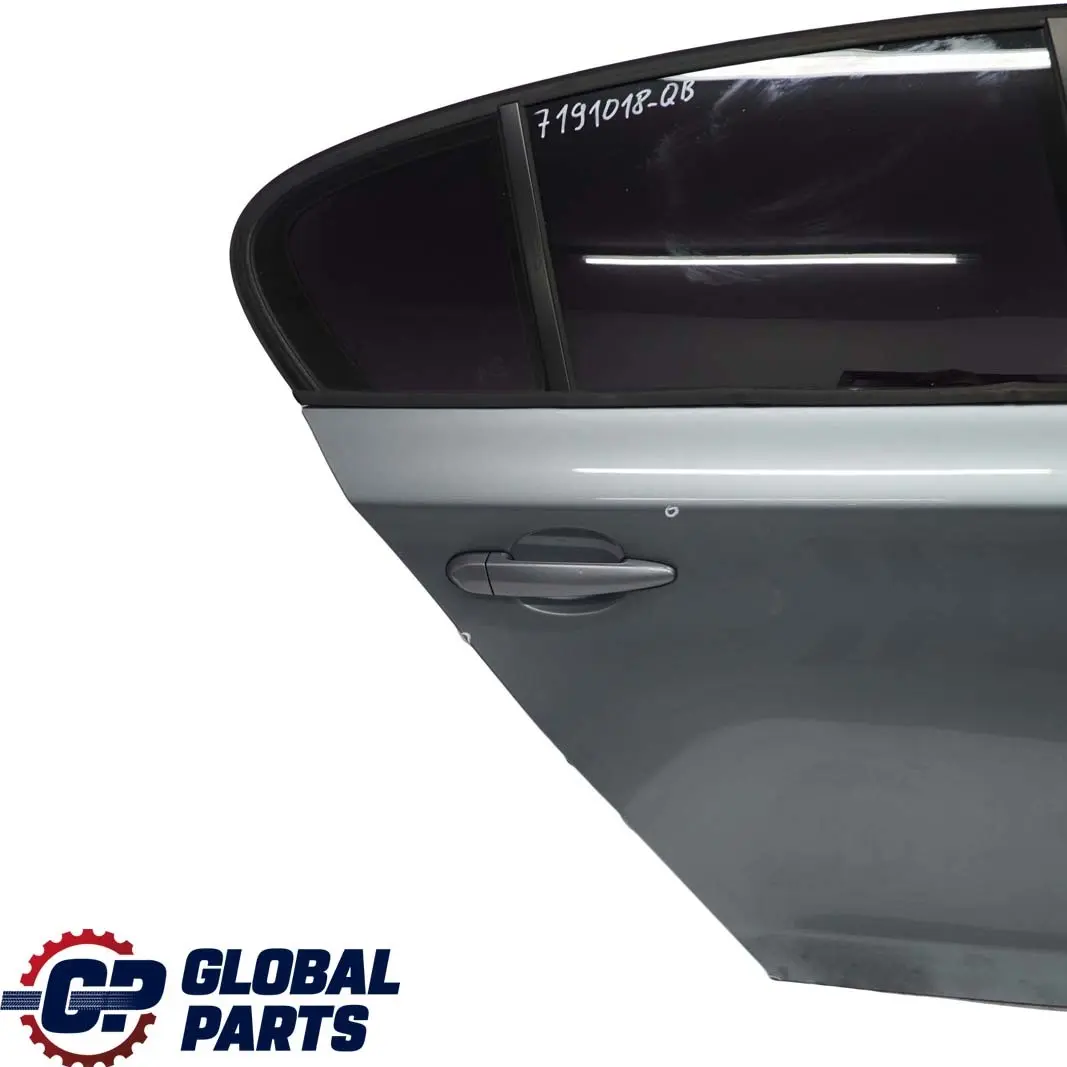 Porta Posteriore Destra Quarzblau Quartz Blue Metallic - A18 per BMW E87 con numero di parte 7191018 BMW E87 Porta Posteriore Destra Quarzblau Quartz Blue Metallic - A18 - SKU 7191018-QB - Numero di parte 7191018