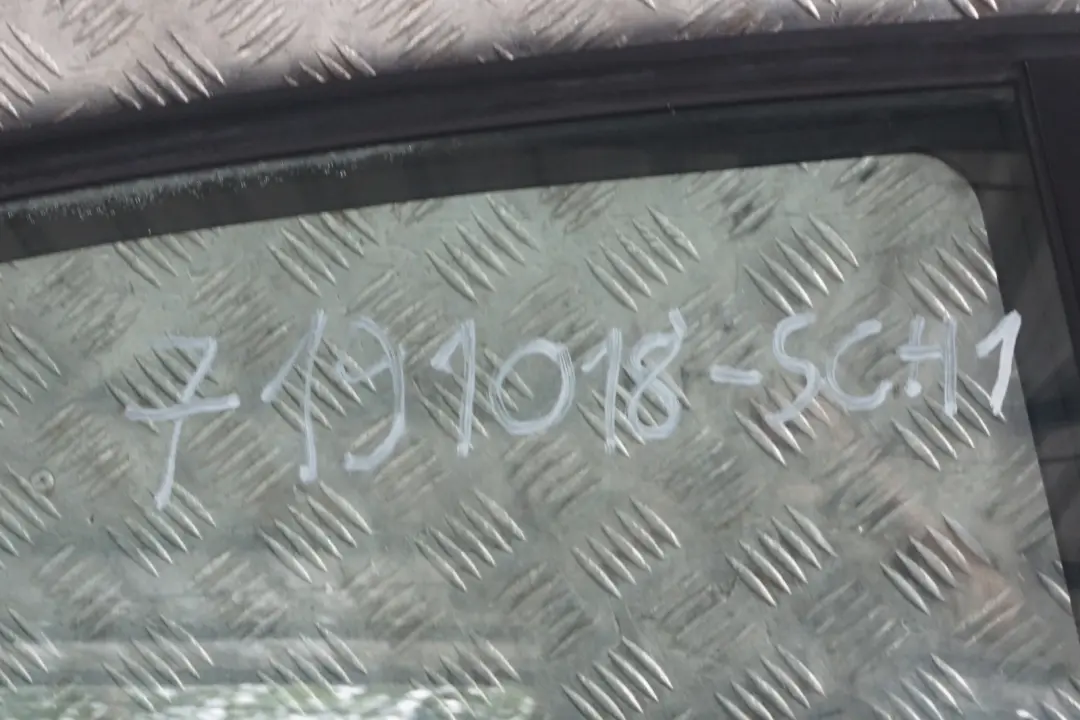 Beifahrer Tür hinten rechts Schwarz 2 für BMW 1 er E87 1 LCI mit Teilenummer 7191018 BMW 1 er E87 1 LCI Beifahrer Tür hinten rechts Schwarz 2 - SKU 7191018-SCH1 - Teilenummer 7191018