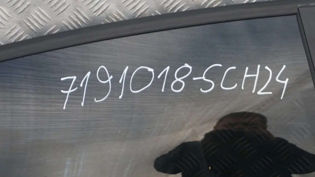 drzwi prawe tylne tył schwarz II 668 do BMW 1 E87 o numerze 7191018 BMW 1 E87 drzwi prawe tylne tył schwarz II 668 - SKU 7191018-SCH24 - Numer Części 7191018