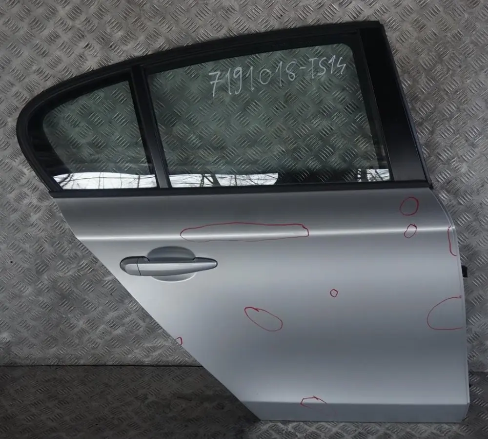 Beifahrer Tür Hinten Rechts Titansilber Silber Metallic 354 für BMW 1 er E87 14 mit Teilenummer 7191018 BMW 1 er E87 14 Beifahrer Tür Hinten Rechts Titansilber Silber Metallic 354 - SKU 7191018-TS14 - Teilenummer 7191018