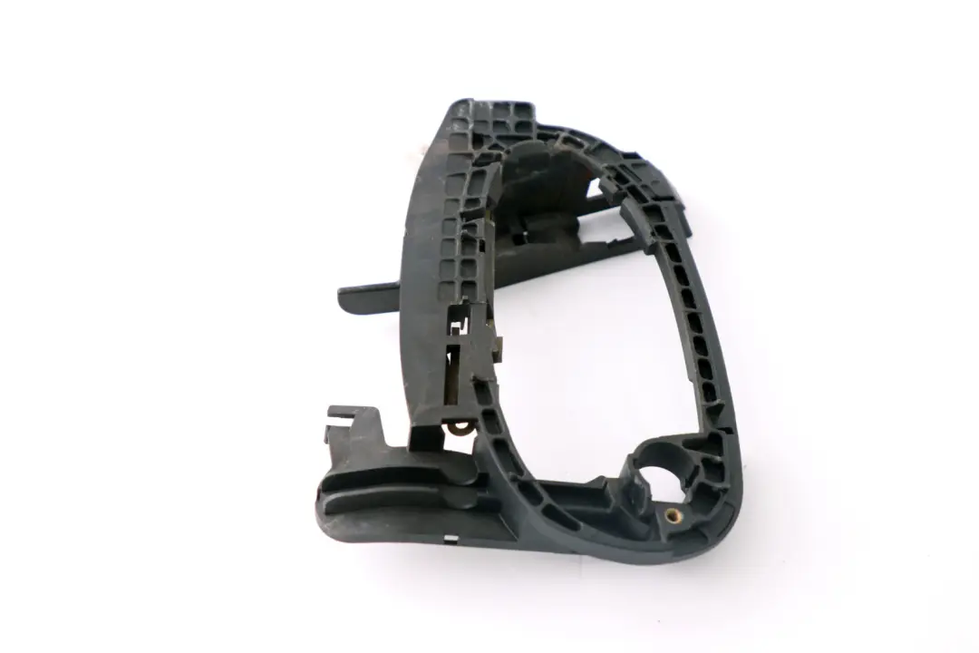 Supporto Maniglia Porta Esterna Anteriore Sinistra per BMW E65 E66 con numero di parte 7191573 BMW E65 E66 Supporto Maniglia Porta Esterna Anteriore Sinistra - SKU 7191573 - Numero di parte 7191573
