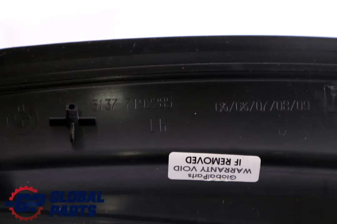 Cache Porte Arrière Gauche pour BMW Z4 E89 Roadster à propos du numéro de pièce 7118501 BMW Z4 E89 Roadster Cache Porte Arrière Gauche - SKU 7192285 - Numéro de pièce 7118501