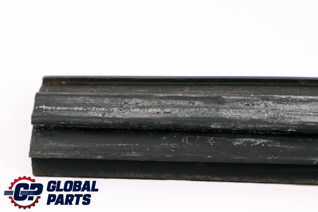 Guidage de Fenetre Porte Avant Droite Joint 5133 pour BMW Z4 E89 à propos du numéro de pièce 7192288 BMW Z4 E89 Guidage de Fenetre Porte Avant Droite Joint 5133 - SKU 7192288 - Numéro de pièce 7192288