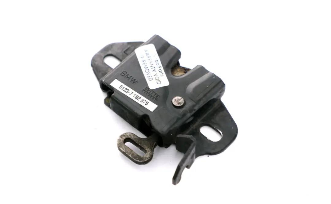 Dolna część zamka maski lewej do BMW E85 E86 o numerze 7192975 BMW E85 E86 Dolna część zamka maski lewej - SKU 7192975 - Numer Części 7192975