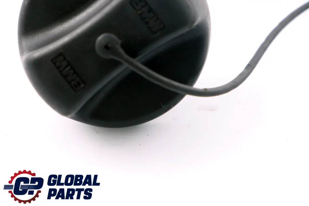 Korek Wlewu Paliwa Benzyna do BMW E60 E65 E81 E87 E90 E91 o numerze 7193372 BMW E60 E65 E81 E87 E90 E91 Korek Wlewu Paliwa Benzyna - SKU 7193372-1 - Numer Części 7193372