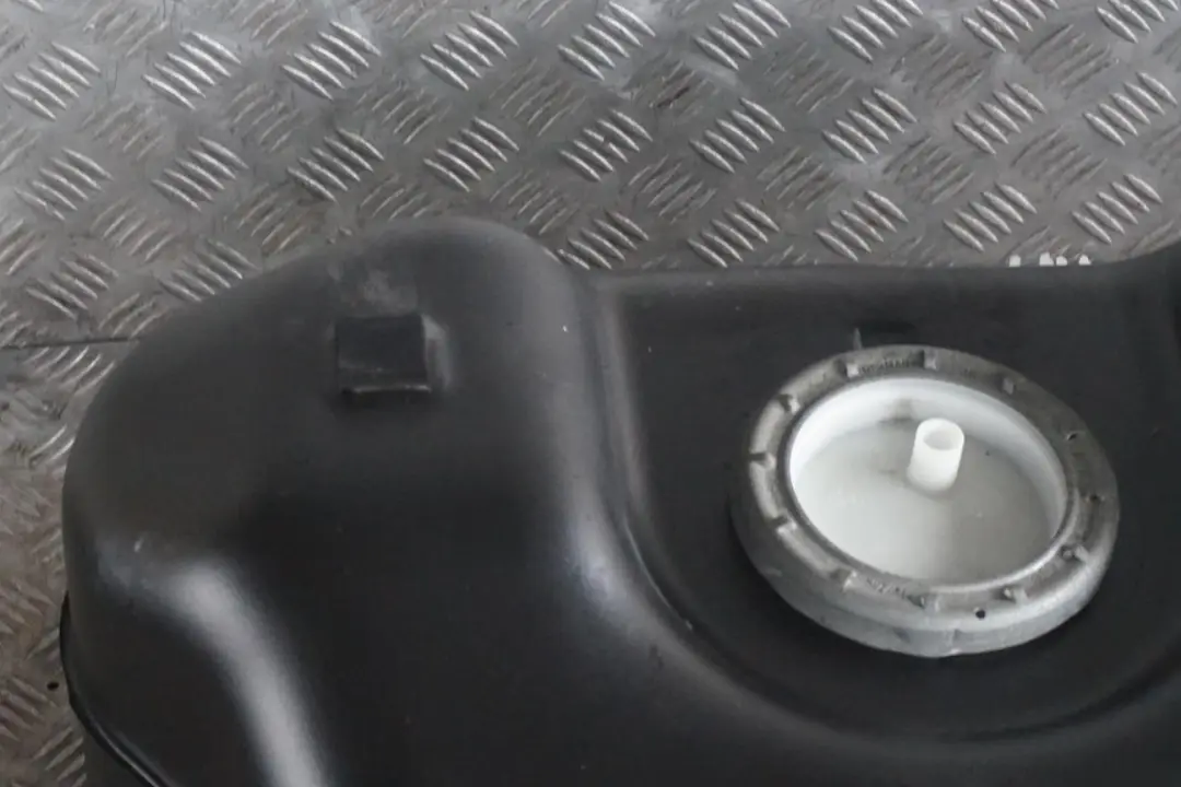 BMW E83 X3 Bak zbiornik paliwa + pompa benzyna - SKU 7194746 - Numer Części 16117194746