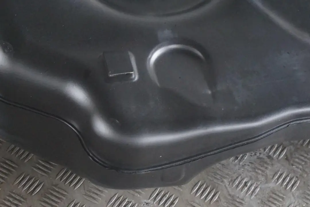 E83N LCI Completer Reservoir de Carburant Essence N46 M54 pour BMW X3 E83 à propos du numéro de pièce 16117194746 BMW X3 E83 E83N LCI Completer Reservoir de Carburant Essence N46 M54 - SKU 7194746 - Numéro de pièce 16117194746