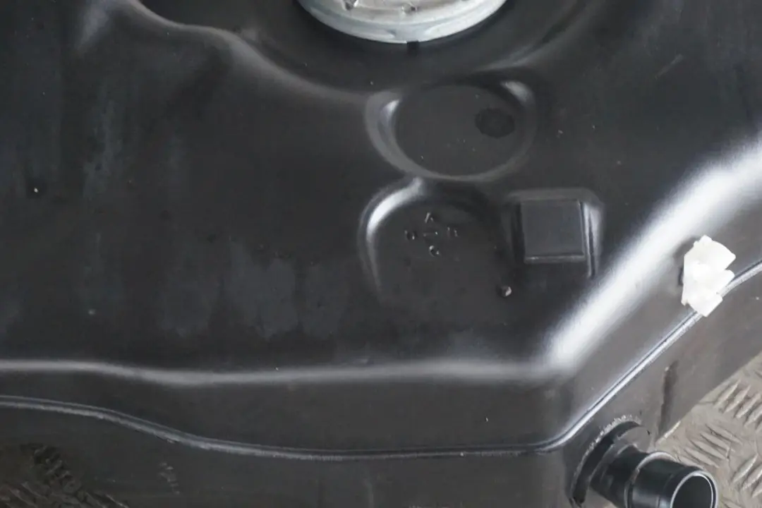 BMW X3 E83 E83N LCI Completer Reservoir de Carburant Essence N46 M54 - SKU 7194746 - Numéro de pièce 16117194746
