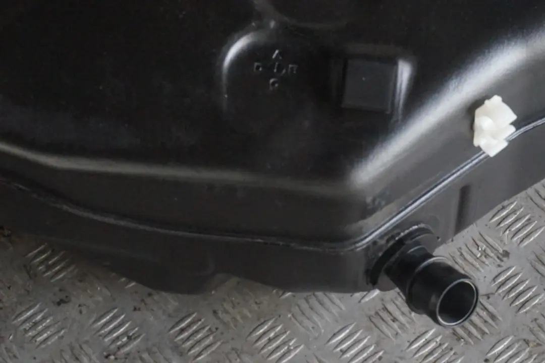 BMW X3 Series E83 LCI N52N 2.5si 3.0si Plastic Fuel Tank Petrol - SKU 7194748 - Part number 7194748