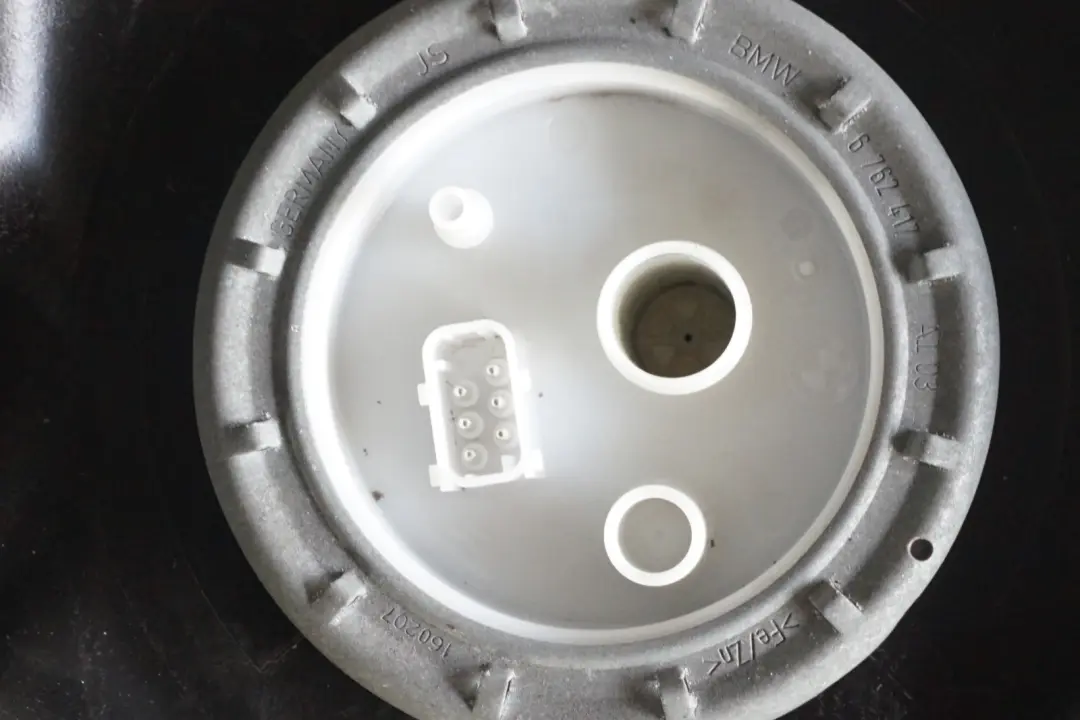 BMW X3 Series E83 LCI N52N 2.5si 3.0si Plastic Fuel Tank Petrol - SKU 7194748 - Part number 7194748