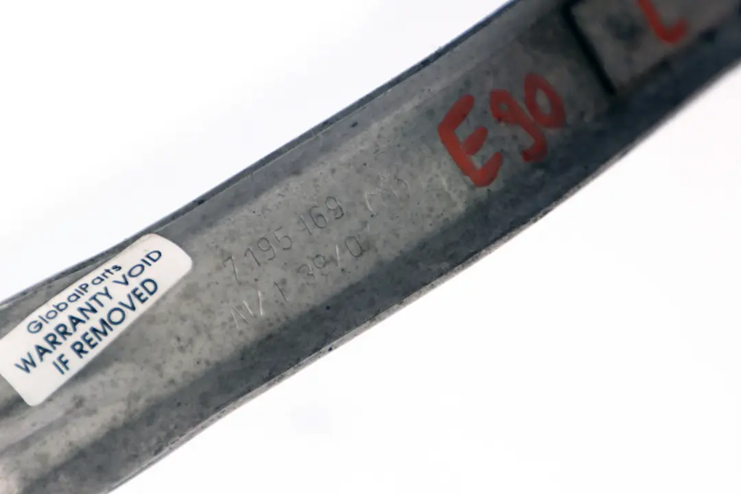 BMW E81 E87 E90 Uchwyt Opaska Listwa Baku Lewa - SKU 7195124 - Numer Części 16117195124