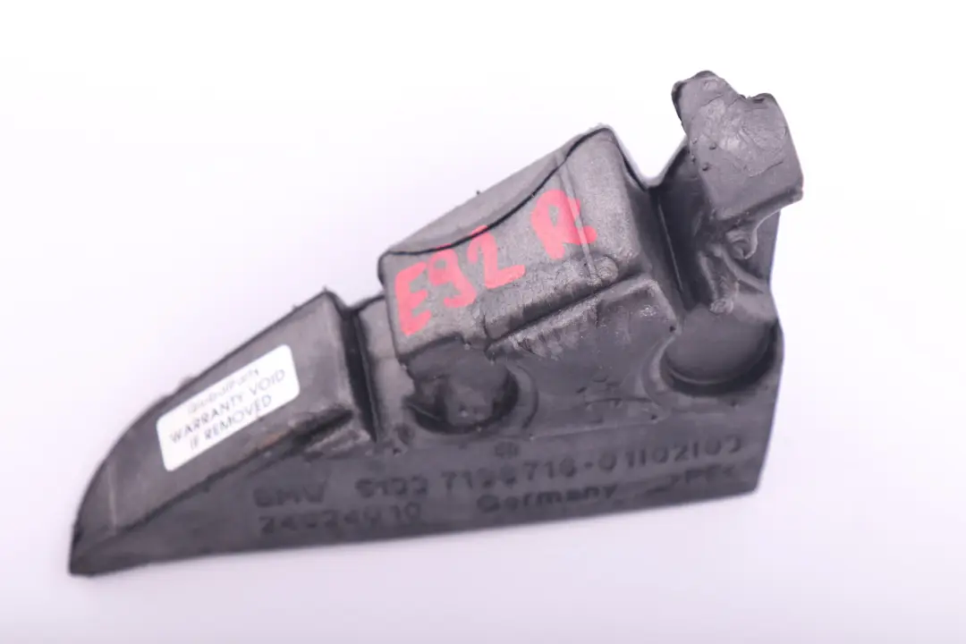 Uszczelka lusterka wewnętrzna prawa do BMW E92 o numerze 7198718 BMW E92 Uszczelka lusterka wewnętrzna prawa - SKU 7198718 - Numer Części 7198718