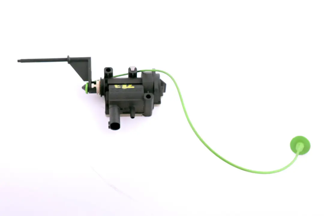 Filler Flap Opener Actuator to BMW E82 E88 Fuel with Part number 67117198885 BMW E82 E88 Fuel Filler Flap Opener Actuator - SKU 7198885 - Part number 67117198885