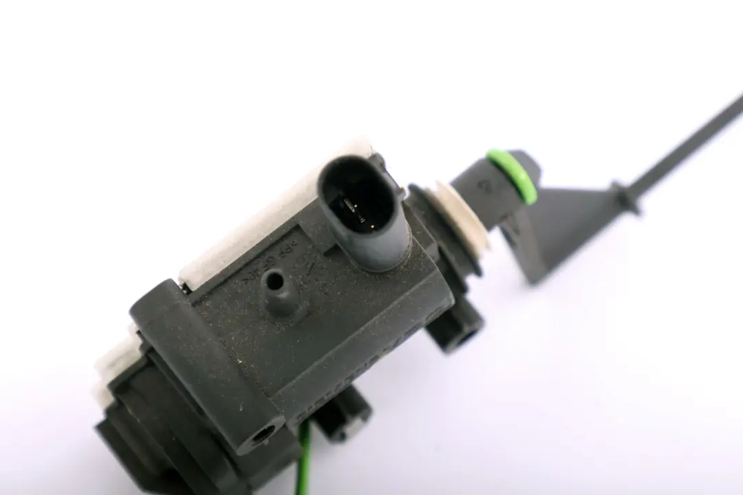 BMW 1 Series E82 E88 Fuel Filler Flap Opener Actuator - SKU 7198885 - Part number 67117198885