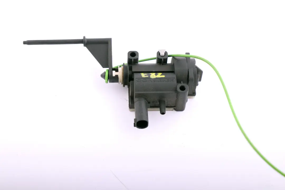 Actuador Apertura Tapa Depósito Combustible para BMW E82 E88 con número de pieza 67117198885 BMW E82 E88 Actuador Apertura Tapa Depósito Combustible - SKU 7198885 - Número de pieza 67117198885