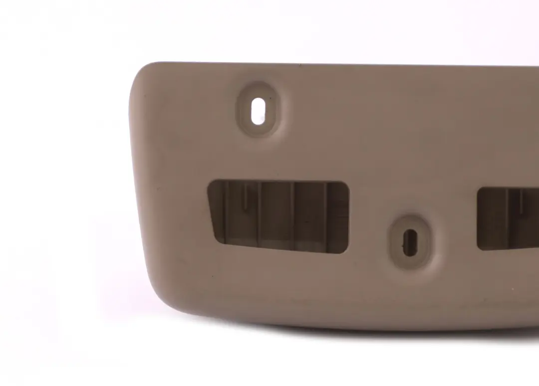 Tapa De proteccion antivuelco delantera derecha para BMW E88 Cabrio con número de pieza 7199206 BMW E88 Cabrio Tapa De proteccion antivuelco delantera derecha - SKU 7199206 - Número de pieza 7199206