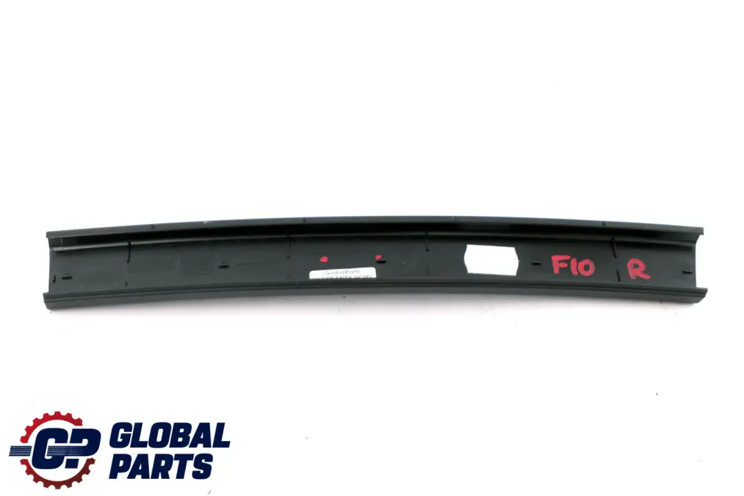 Finestrino Posteriore Destro Guida Web Cover Trim Nero per BMW F10 con numero di parte 7199308 BMW F10 Finestrino Posteriore Destro Guida Web Cover Trim Nero - SKU 7199308 - Numero di parte 7199308