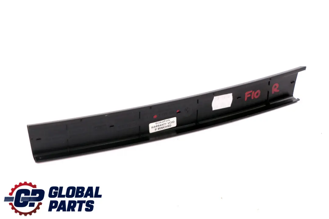 Finestrino Posteriore Destro Guida Web Cover Trim Nero per BMW F10 con numero di parte 7199308 BMW F10 Finestrino Posteriore Destro Guida Web Cover Trim Nero - SKU 7199308 - Numero di parte 7199308