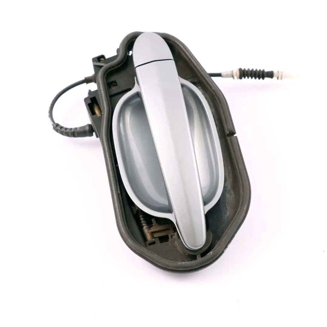 Poignee de Porte Arriere Gauche Gris Argente Metallique A08 pour BMW 5 E60 E61 à propos du numéro de pièce 7034469 BMW 5 E60 E61 Poignee de Porte Arriere Gauche Gris Argente Metallique A08 - SKU 7199555-SBG - Numéro de pièce 7034469