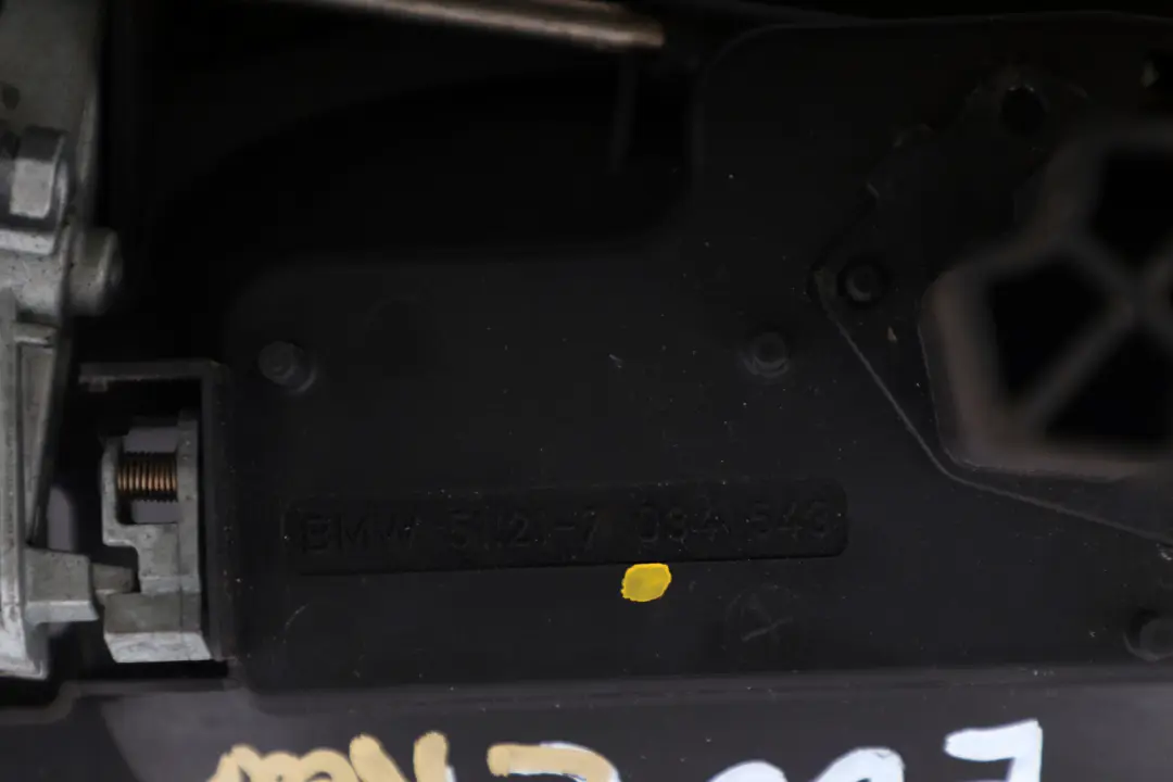 Supporto Maniglia Porta Esterna Posteriore Sinistra 7034543 per BMW E60 E61 con numero di parte 7199555 BMW E60 E61 Supporto Maniglia Porta Esterna Posteriore Sinistra 7034543 - SKU 7199555 - Numero di parte 7199555