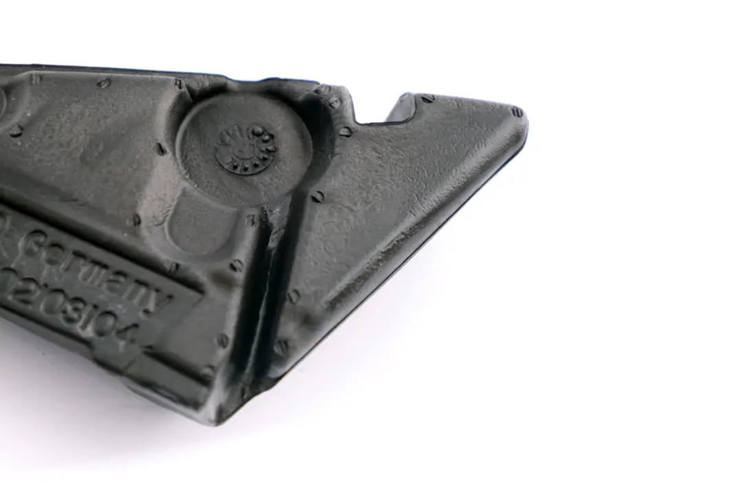 Chiusura Ermetica Specchio Triangolare Interno Dx per BMW E81 E82 E88 con numero di parte 7199590 BMW E81 E82 E88 Chiusura Ermetica Specchio Triangolare Interno Dx - SKU 7199590 - Numero di parte 7199590