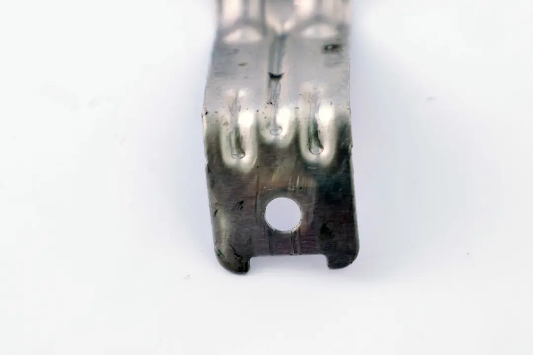 Uchwyt izolacji termicznej do BMW Z4 E85 o numerze 7199693 BMW Z4 E85 Uchwyt izolacji termicznej - SKU 7199693 - Numer Części 7199693