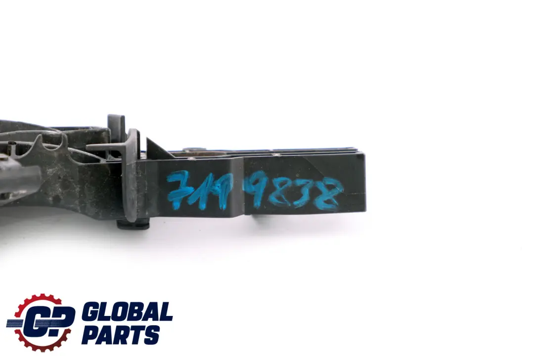 Träger Türaussengriff Vorne Rechts 5121 71998 für BMW 3 er E90 E91 E92 LCI mit Teilenummer 7199838 BMW 3 er E90 E91 E92 LCI Träger Türaussengriff Vorne Rechts 5121 71998 - SKU 7199838 - Teilenummer 7199838
