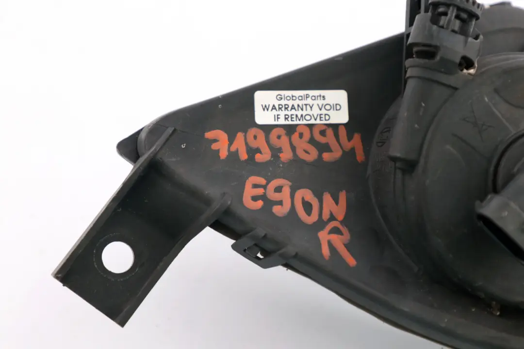 Lampa Przeciwmgielna Prawa Przód do BMW E90 E91 LCI o numerze 7199894 BMW E90 E91 LCI Lampa Przeciwmgielna Prawa Przód - SKU 7199894 - Numer Części 7199894