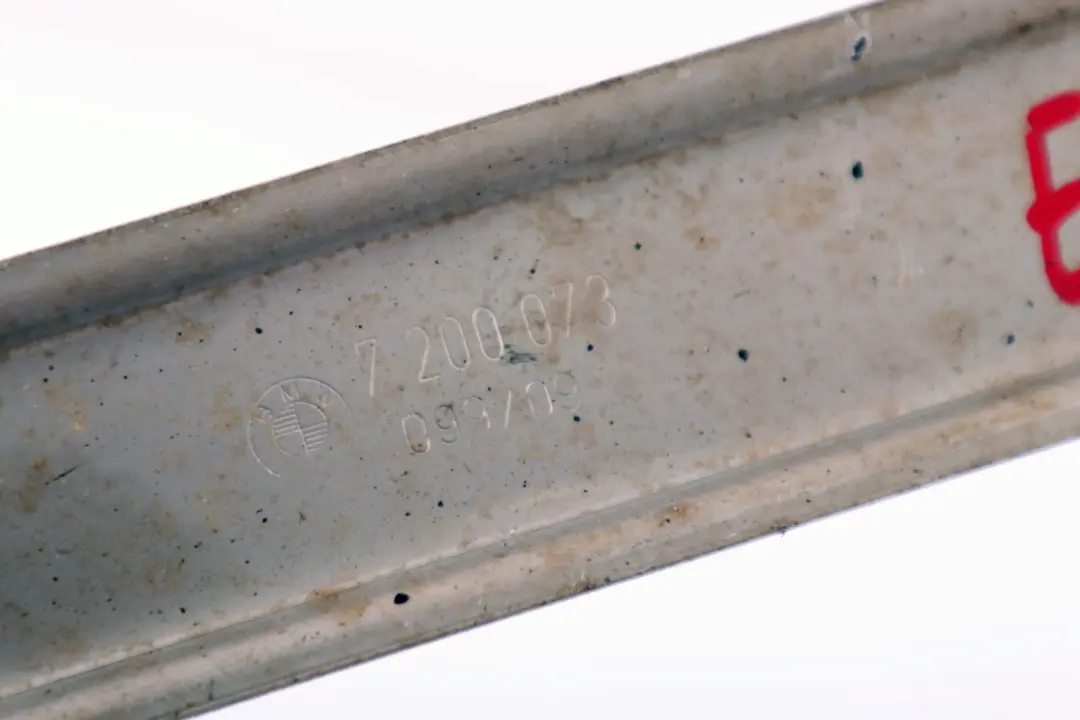 Tension Strap Holder to BMW 5 6 Series E60 E61 E63 E64 LCI Fuel Tank with Part number 7200073 BMW 5 6 Series E60 E61 E63 E64 LCI Fuel Tank Tension Strap Holder - SKU 7200073 - Part number 7200073