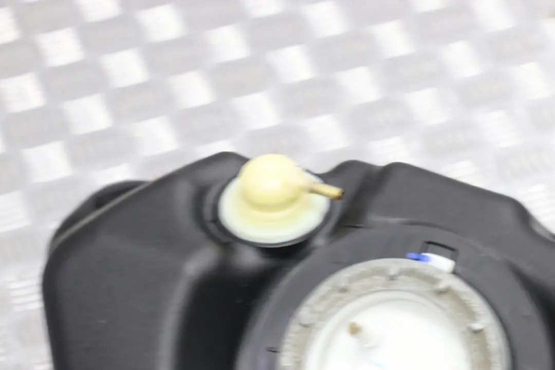 M47N2 M57N2 Diesel Serbatoio Carburante Bocchetta per BMW E60 520d 525d 530d 535d con numero di parte 7200079 BMW E60 520d 525d 530d 535d M47N2 M57N2 Diesel Serbatoio Carburante Bocchetta - SKU 7200079-1 - Numero di parte 7200079