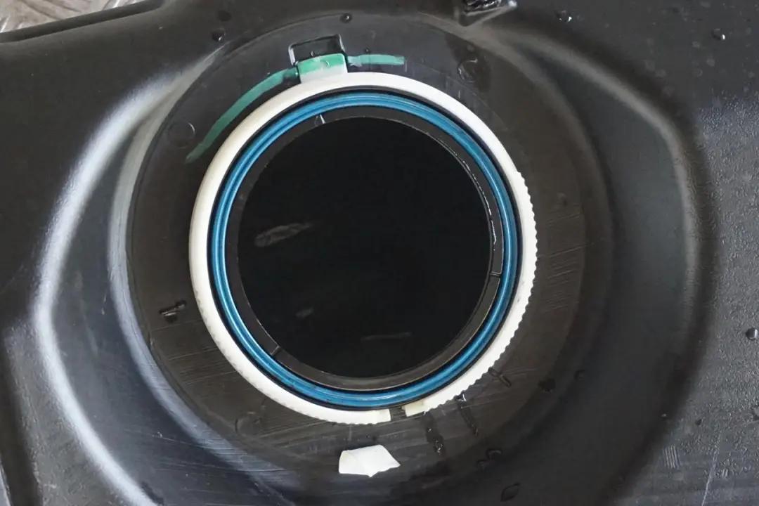 Bare Plastic Fuel Tank Diesel to BMW 5 Series E60 E60N LCI with Part number 7200079 BMW 5 Series E60 E60N LCI Bare Plastic Fuel Tank Diesel - SKU 7200079-2 - Part number 7200079